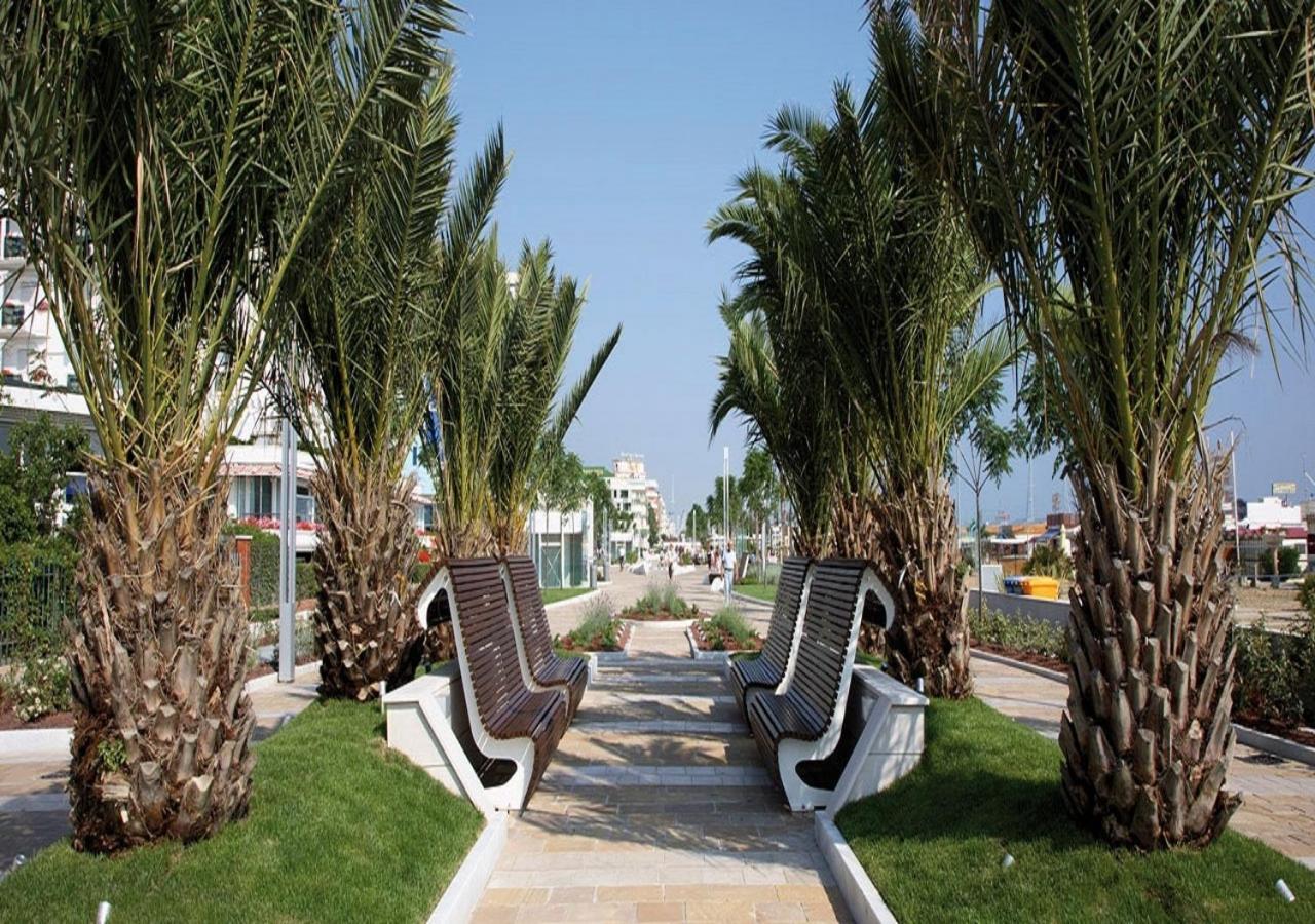 Aparthotel Residenza Alma Riccione Exterior foto